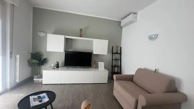 Casa Carlotta Лезено
